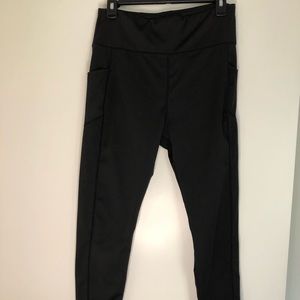 Black 7/8 leggings with side pockets